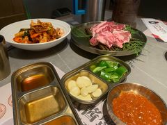 -草家酱蟹炭火烤肉店(珲春南路一店)