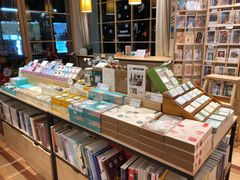 -猫的天空之城概念书店(束河店)