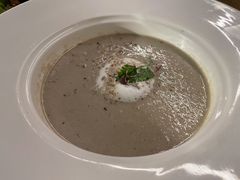 黑松露奶油蘑菇汤-Golden Lily河内巴黎法越料理餐厅(建国西路店)