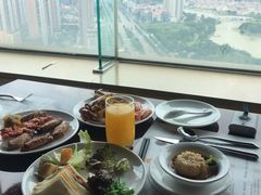 -荣誉国际酒店-云顶旋转餐厅