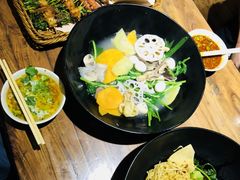 -万记麻辣烫国展总店