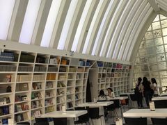 -钟书阁(松江泰晤士小镇店)