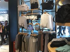 -lululemon(上海浦东IFC店)