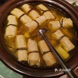 主打松江本帮菜，开了很久，特色菜是勾魂鱼，那个鱼汤真的挺勾魂