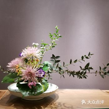 花开刹那，芳华流转 展指拈花，妙法自然