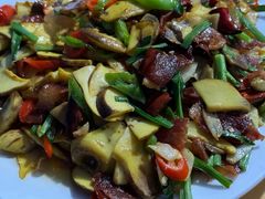 见手青炒腊肉-阿葉农家饭店