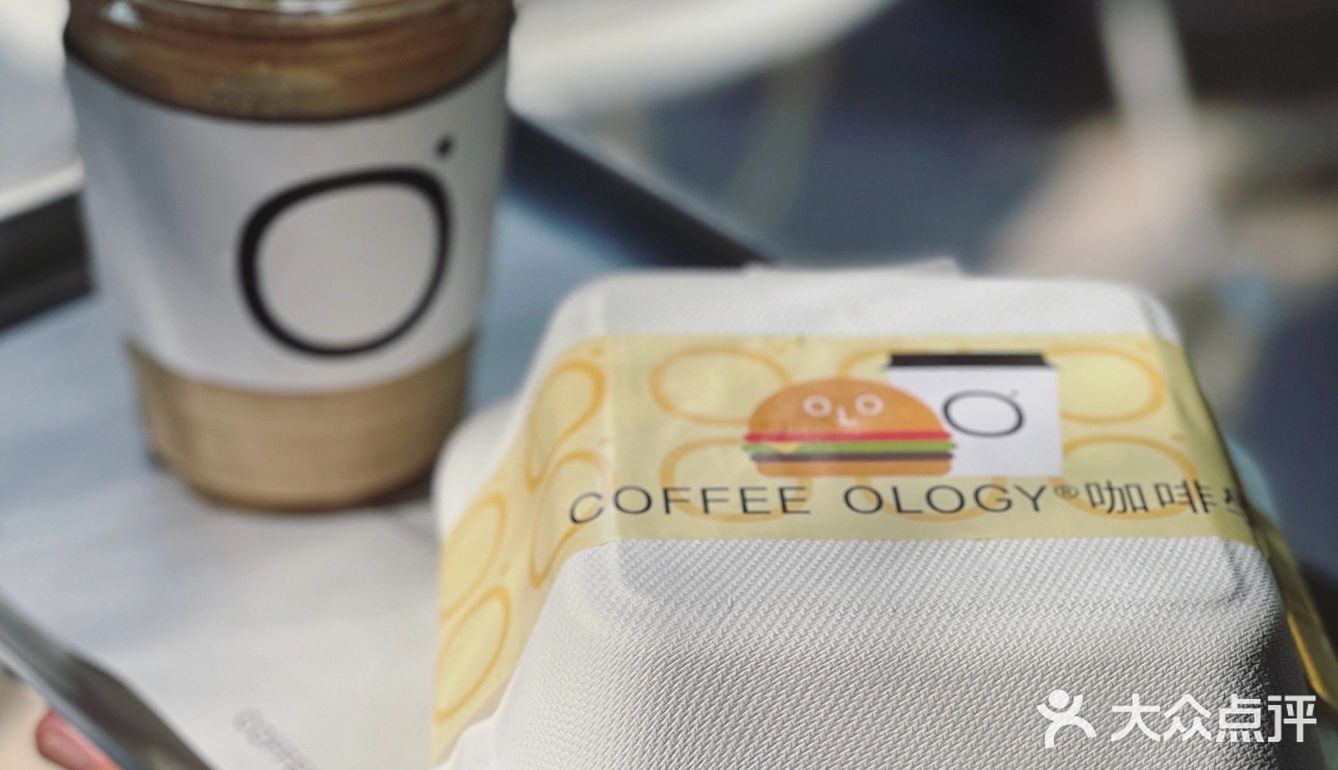 大口咀嚼，肌理之純粹。舌尖流連，和牛之甘美。