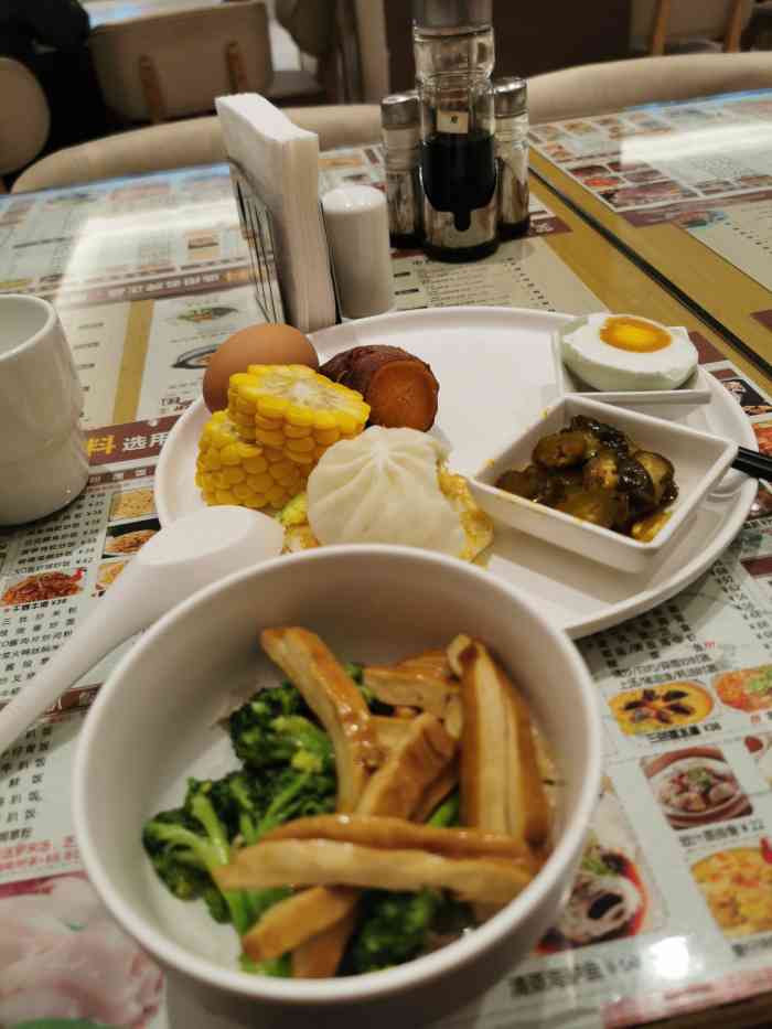 翠园茶餐厅(迪凯银座店)-"服务态度很好,味道不错.推荐一下.