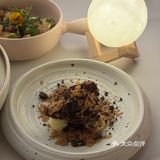 与外滩东方明珠隔江相望。环境简约大气