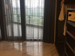 -上海滴水湖皇冠假日酒店