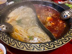 重庆经典鸳鸯锅底-重庆三峡火锅城(梅林店)