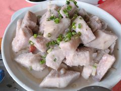 烧肉焖芋头-龙坛美食店