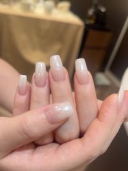 -花岐款式专研健康美甲沙龙