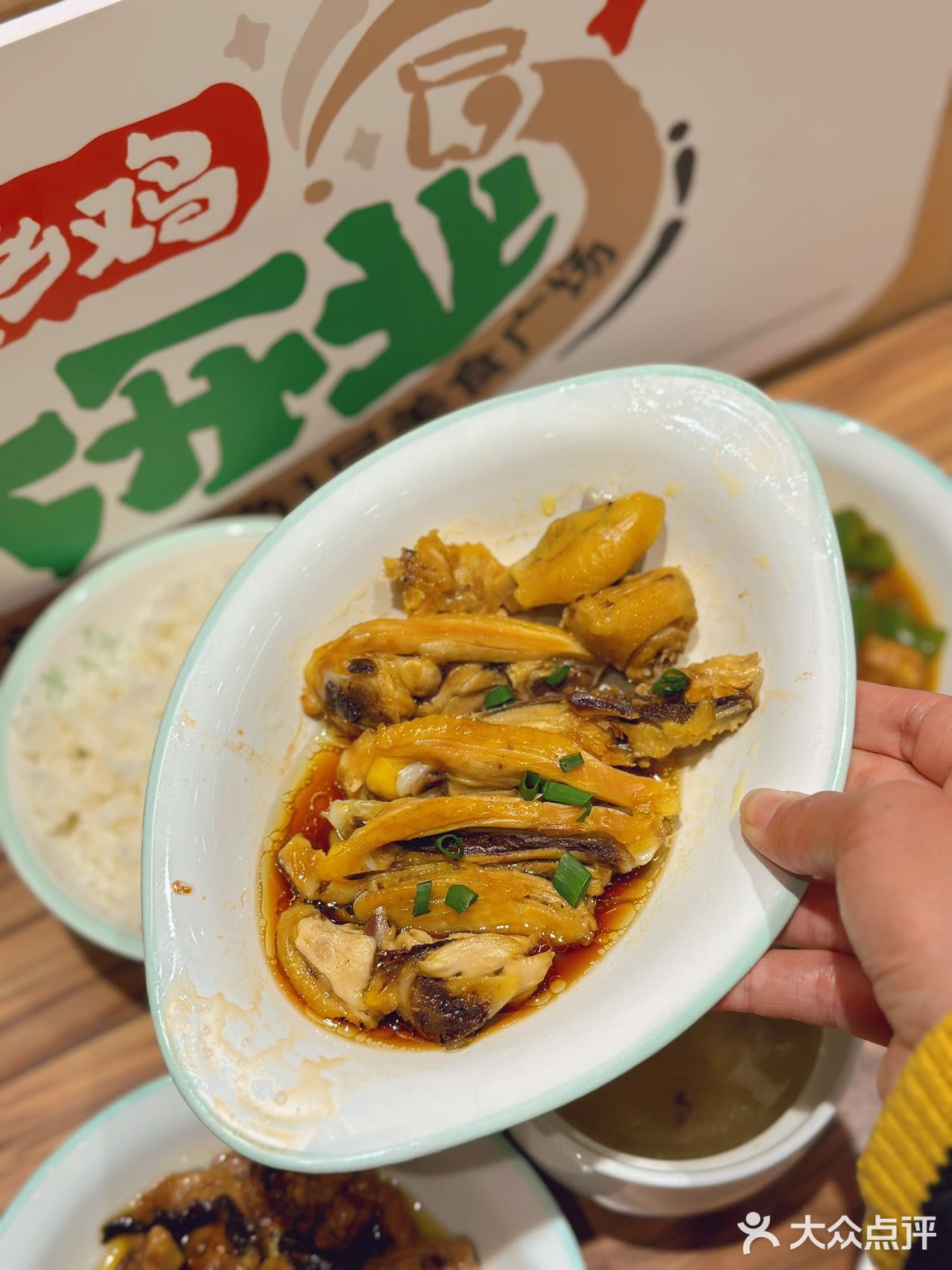 白领营养平价工作餐，就来老乡鸡吧