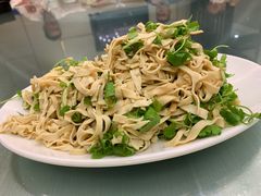 豆皮芹苗-新洪记·丽久饭店(铁西店)