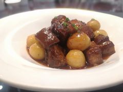 小土豆红烧肉-聚友居酒楼