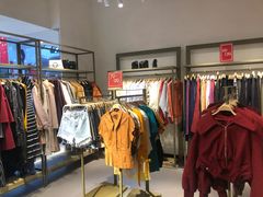 -URBAN REVIVO(北京斯普瑞斯奥特莱斯店)