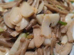 -土砂锅生态山庄·非遗砂锅雅鱼