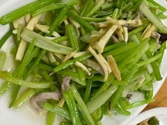 芹菜炒肉丝-水根饭店