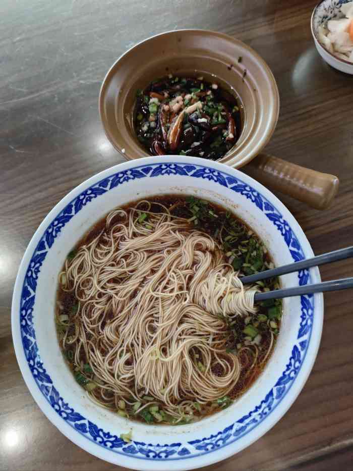 新万鑫银丝面馆(美湖店)-"#无锡橙v有特权# 这家新万鑫银丝面馆位.