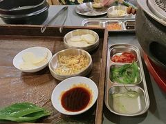 -围炉肉舍•炭烤活鳗•丹东海鲜烤肉(步行街店)