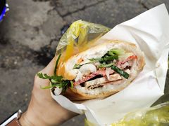 -Bánh Mì Huynh Hoa