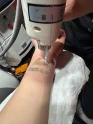 -龙之吻专业刺青·手工耳洞·纹身去色