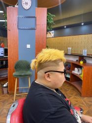-海文先生国潮烫染男士理发馆