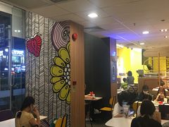 等位区-麦当劳(东门店)