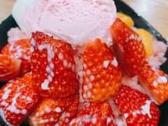 草莓冰沙-鲜芋仙(太原街万达店)
