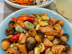 腊八蒜炒肥肠-君霖海鲜私房菜(春柳店)