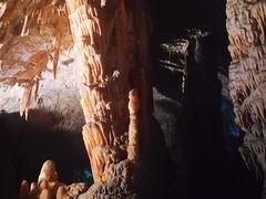 -波斯托伊纳溶洞