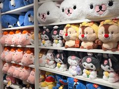 -名创优品(北京新中关购物中心地铁层店)