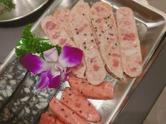 -山野的朋友露营炭火烤肉