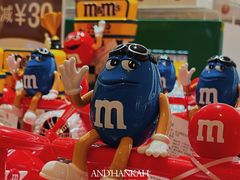 -m豆巧克力世界(上海世茂广场店)