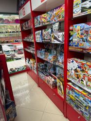 -来此探索玩具仓储店