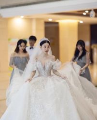 -不晚国际婚纱礼服