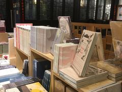 -猫的天空之城概念书店(杭州南宋御街店)