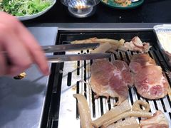 -臻牛烤肉