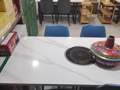 -毛辣果·贵州红酸汤牛肉火锅(西单店)