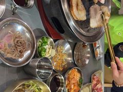 -围炉肉舍•炭烤活鳗•丹东海鲜烤肉(步行街店)