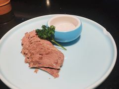 古法盐蘸牛肉-老头儿油爆虾·知味杭州(爱琴海购物中心)