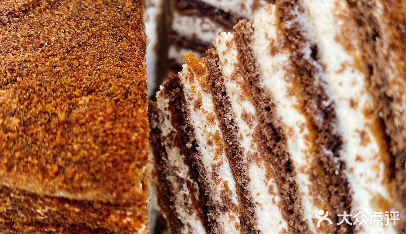 糕体硬质的，也比较适合 运输，有可可和奶油味儿两种