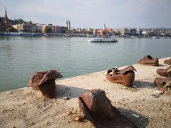 -多瑙河畔鞋履雕塑