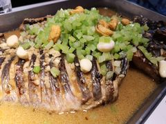 腰果蒜香清江鱼-鱼酷活鱼烤鱼(南京水游城店)