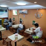 论顺德老字号煲仔饭，我选西门口的“何氏煲仔饭”，美女都爱[呲牙]