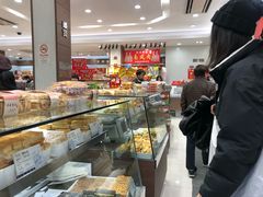 面包甜点陈列柜-上海哈尔滨食品厂(淮海中路店)