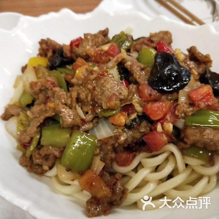 椒鳴椒麻小館椒鳴招牌過油肉拌麵圖片-北京新疆菜-大眾點評網