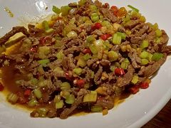 小炒黄牛肉-聚鑫朋酸菜肥肠(文艺路口店)