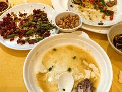-鹏城人家海鲜酒家·23年老字号(较场尾店)
